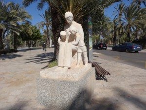 Promenade à Elche pour la famille nomade 