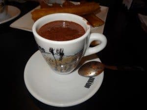 La famille nomade fait une pause chocolat chaud 