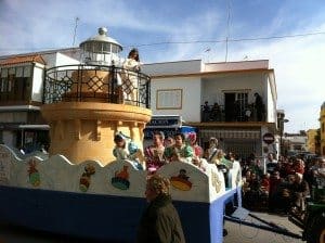Défilé des minimiss du carnaval de Chipiona 2014 avec la famille nomade digitale