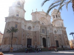 La famille nomade et la cathédrale de Cadix