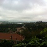 Une vue sur la ville de Sintra avec la famille nomade