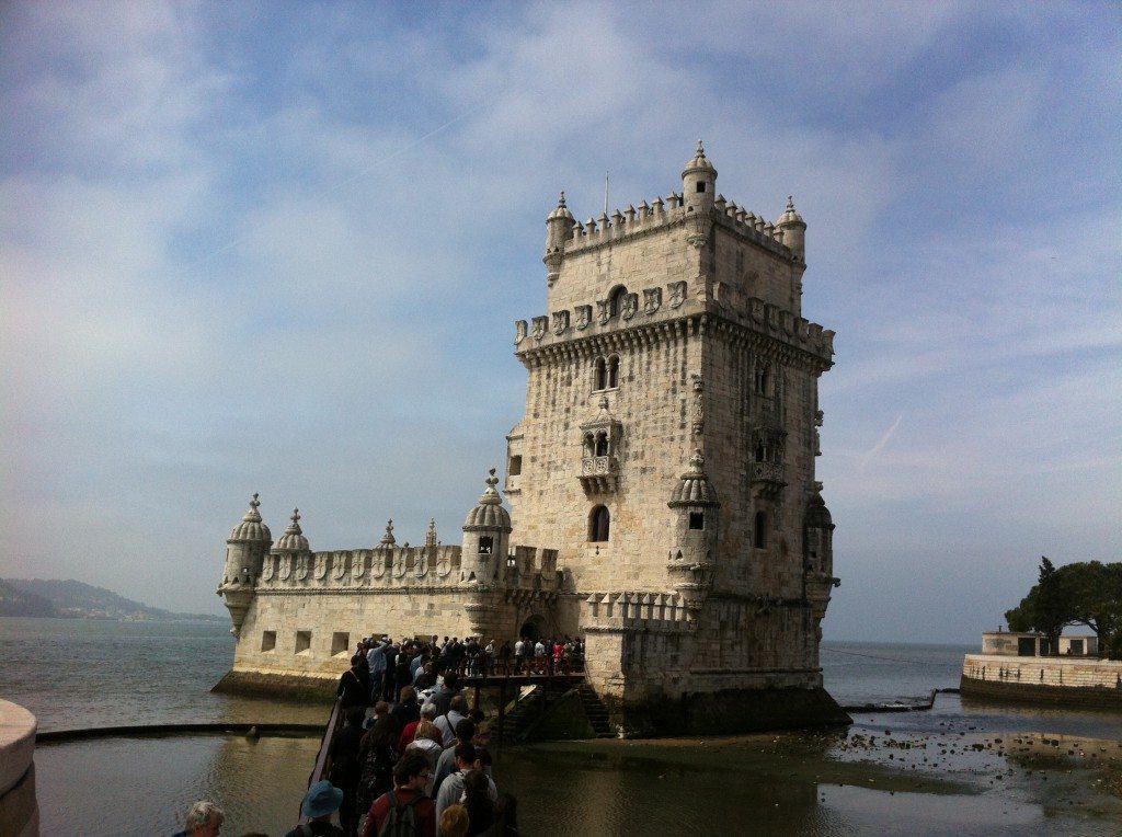 Lisbonne, la famille nomade digitale visite la tour de Belém
