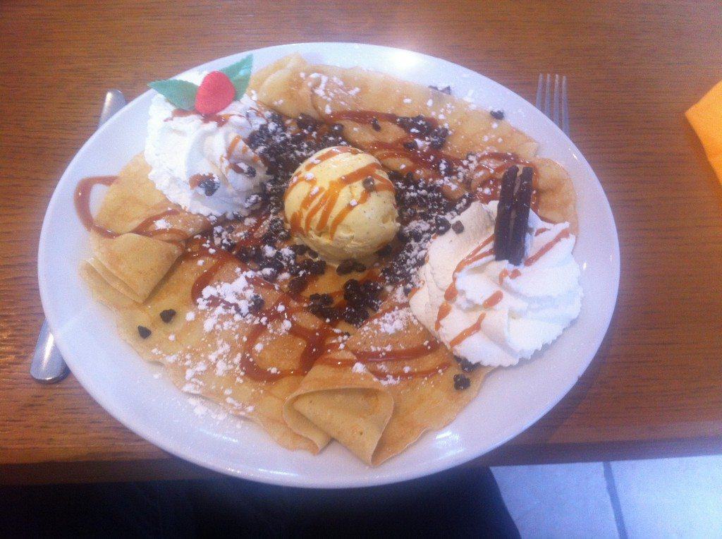 Crêpe aux oréo au restaurant Le Patacr^pe avec la famille nomade digitale