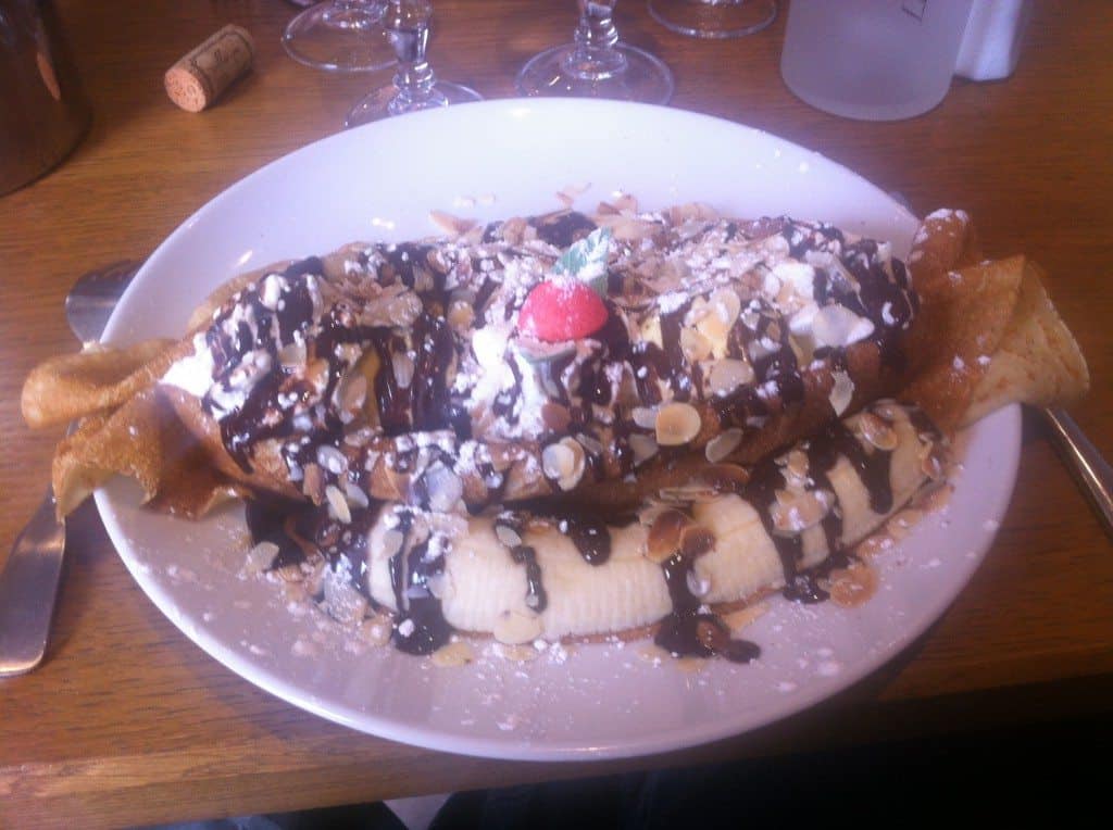 Crêpe dessert au restaurant Le Patacr^pe avec la famille nomade digitale