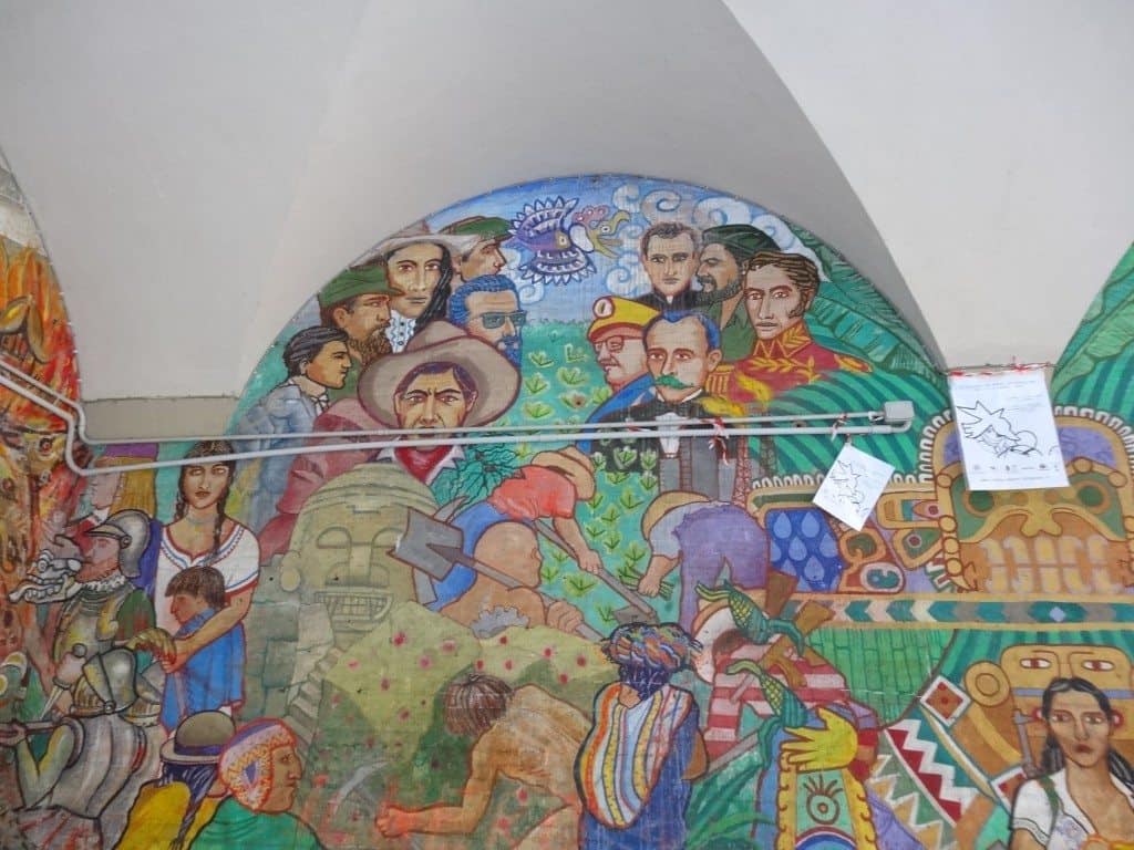 fresque murale arcade Bologne-nomade digitale en italie-famille qui voyage tout en travaillant par internet