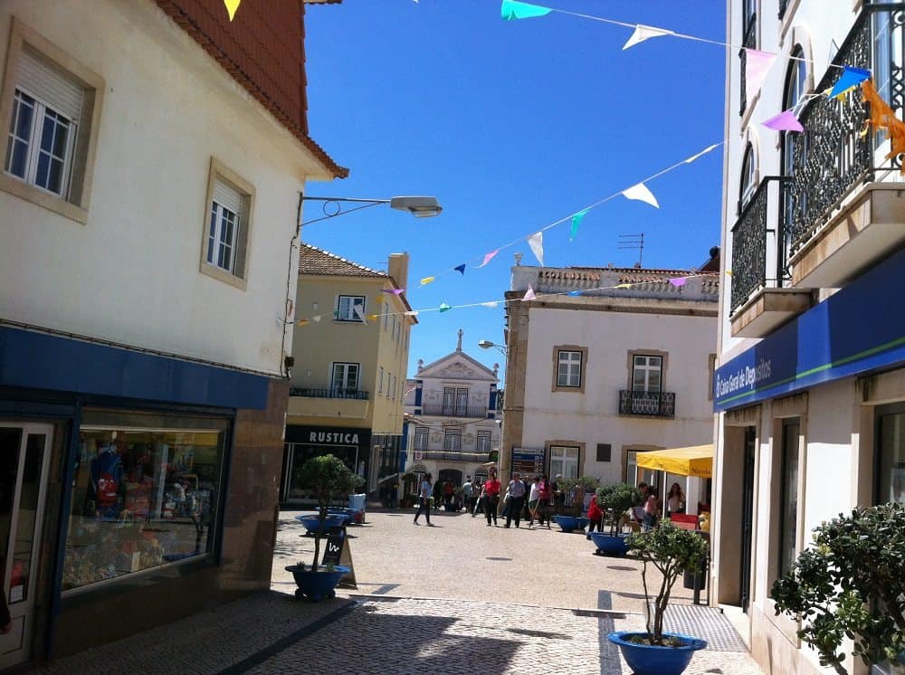 Notre vie nomade au Portugal-Tcentre ville d Ericeira_famille nomade digitale