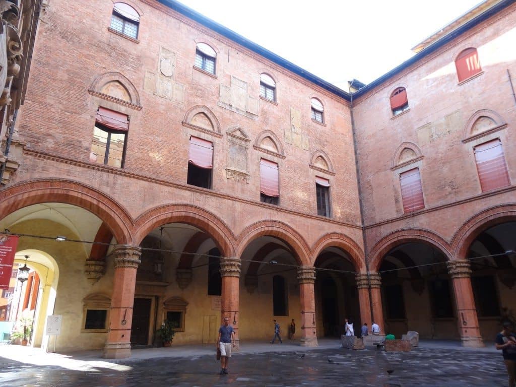 palazzo d'Accurzio-Bologne-famille nomade digitale