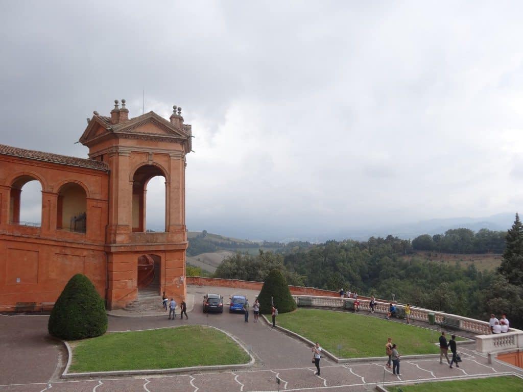 vue du sanctuaire de san luca-Bologne-famille nomade digitale