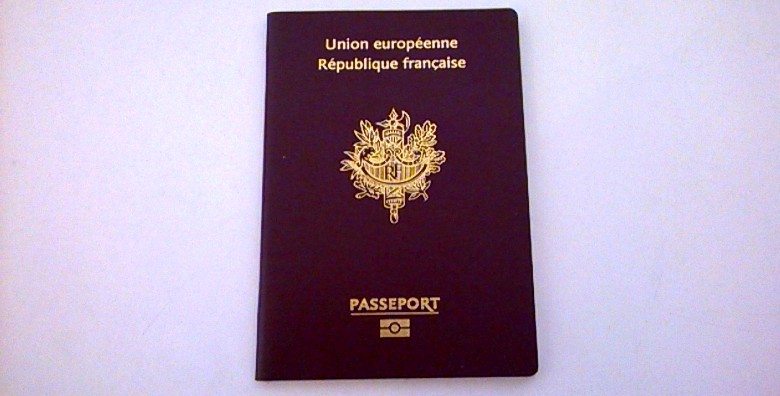 Formalités pour voyager en famille : Le passeport