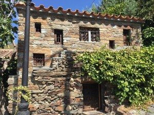 Petite maison en pierres à Patones De Arriba -Famille nomade digitale