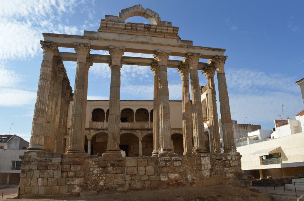 Famille nomade digitale -le temple de Diane à Merida