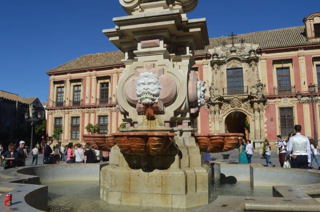 Nomade digitale-visiter Seville -batiment des archives des Indes-famille nomade digitale