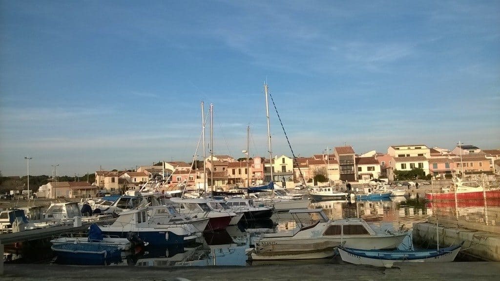La cote blleue-port de peche carro-famille nomade digitale