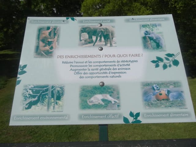 famille nomade digitale-Parc zoologique de Thoiry- panneau informatif
