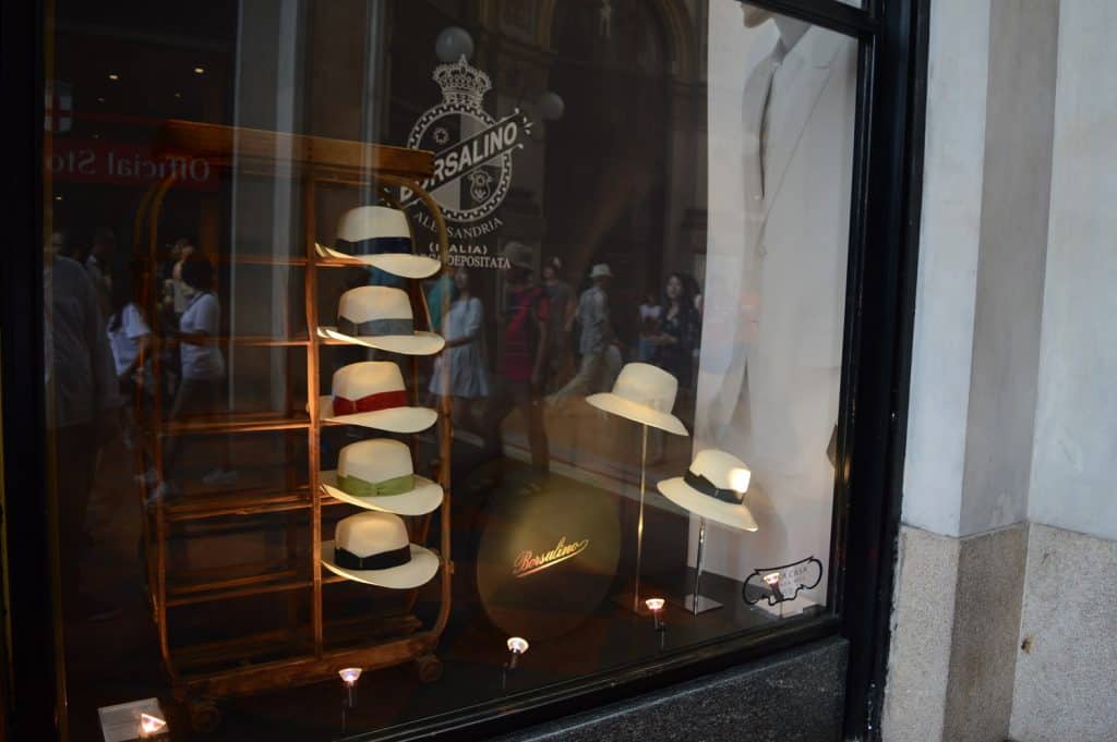 Boutique Borsalino Milan-famille nomade digitale en italie