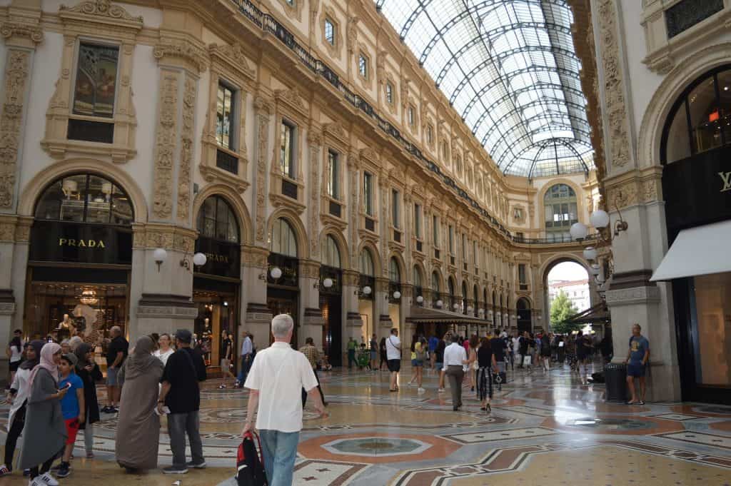 La galerie Vittorio Emanuele II et ses boutiques de luxe Milan famille nomade digitale en italie