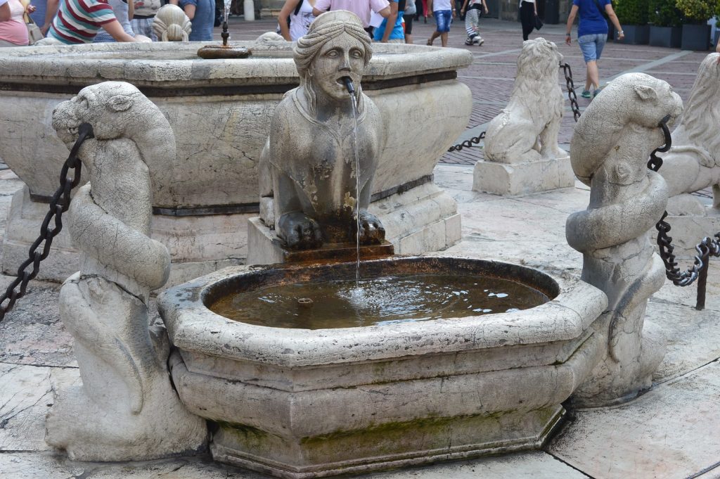 fontaine contarini à Bergame en Italie du nord avec la famille nomade digitale