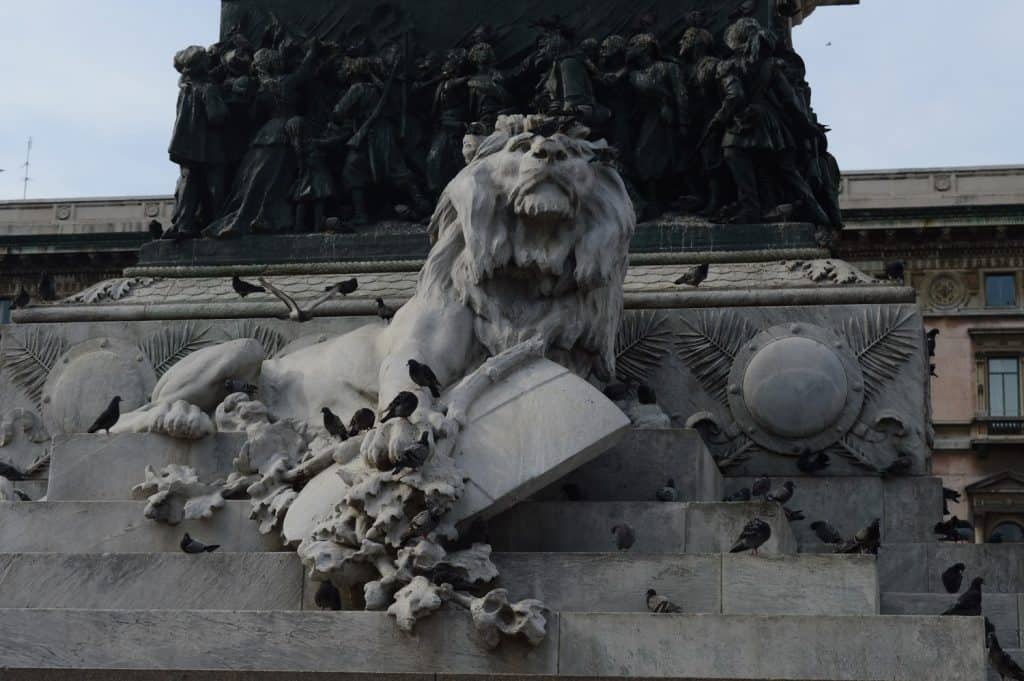sculpture lion statue vittorio emanuele II milan-famille nomade digitale