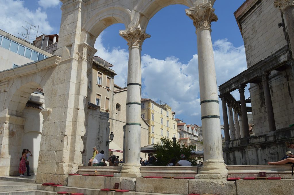 famille-nomade-digitale-a-split-en-croatie-centre-historique