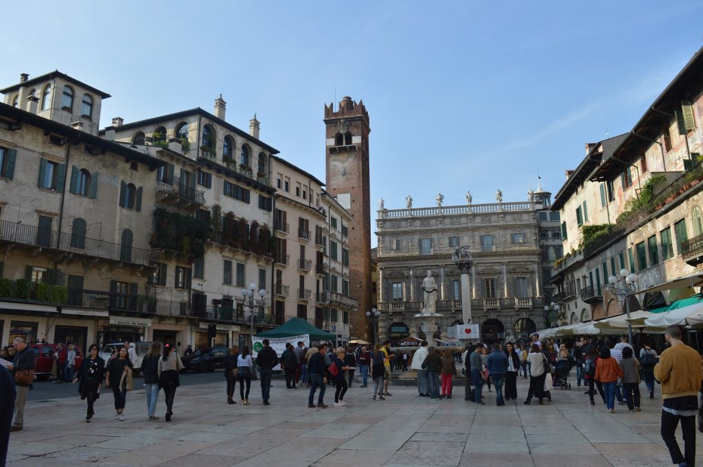 Piazza Del Erbe-Vérone en octobre avec la famille nomade digitale