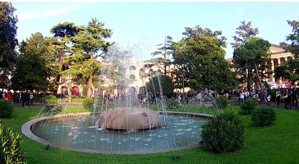 jardin fontaine verone en famille nomade digitale