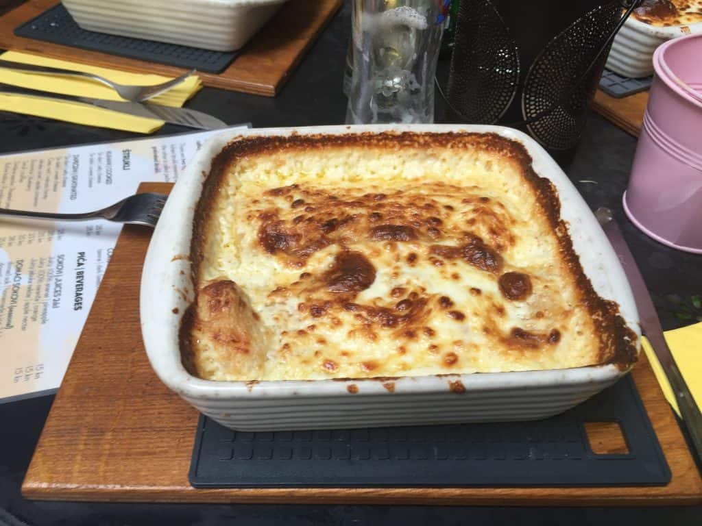 plat typique Štrukli au fromage-zagreb