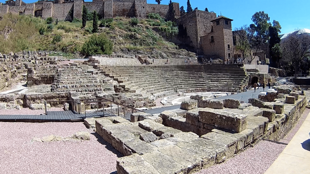 lieux incontournables à Malaga -theatre romain-famille nomade digitale