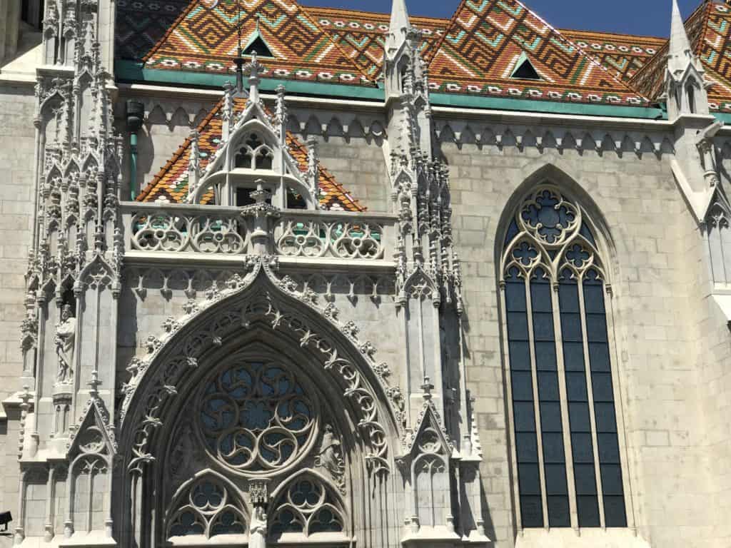 Que visiter à Budapest-eglise Matthias vu de prés