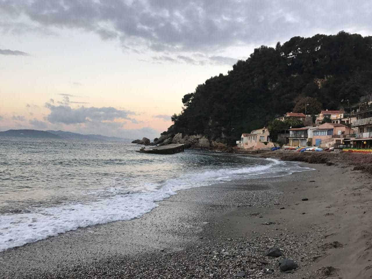 famille nomade digitale- le Pradet- calanque en hiver