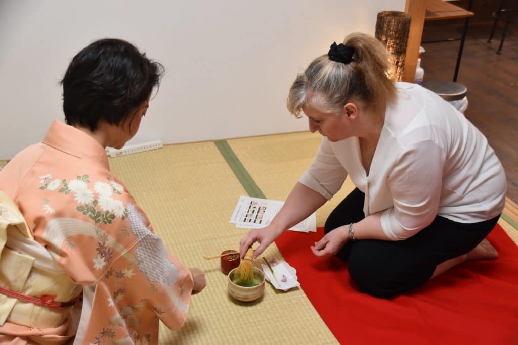 Famille-Nomade-digitale-initiation-ceremonie-du-the-osaka