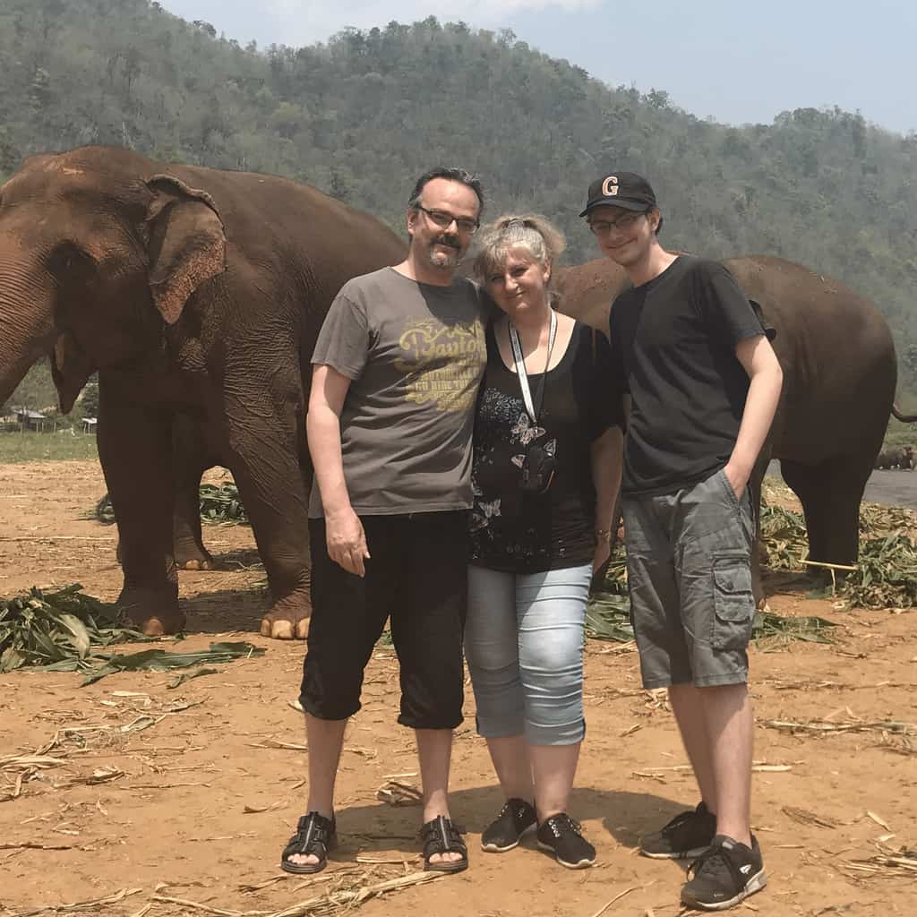 famille nomade digitale -Elephant nature Park-Chiang Mai