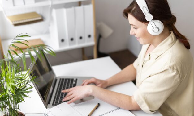 Comment devenir assistante virtuelle en 2026 : le guide complet