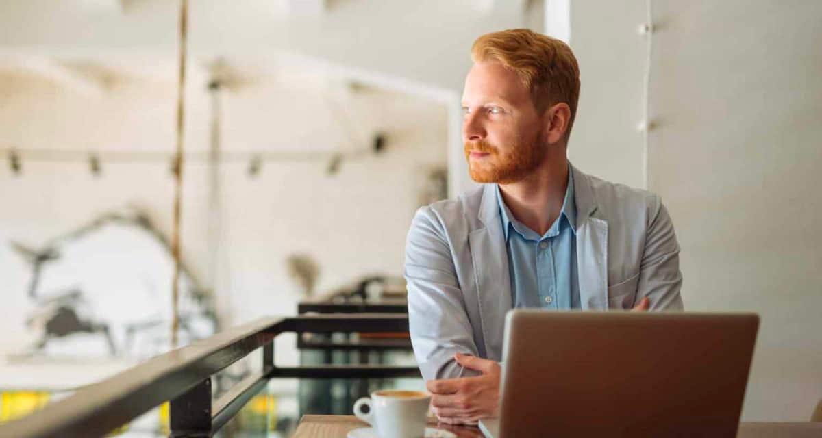 Comment trouver son activité en ligne et travailler en voyageant