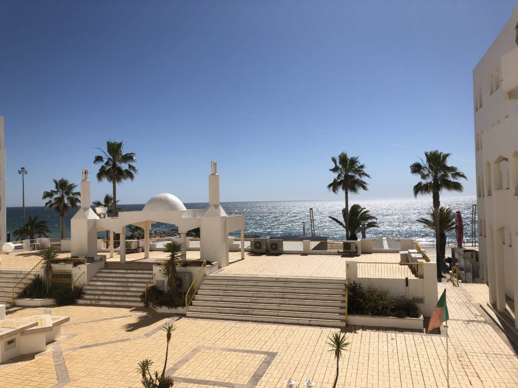 vue de la terrasse de notre airbnb a quarteira - portugal