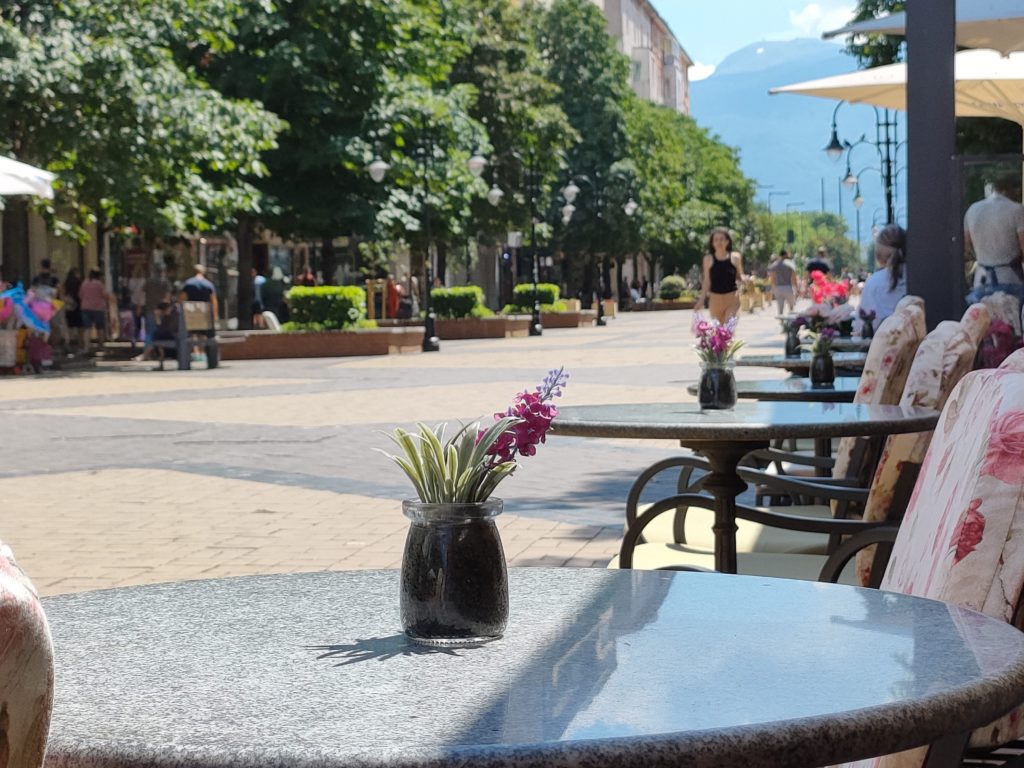nomade digital en famille à Sofia Boulevard Vitosha Sofia pour boire un verre