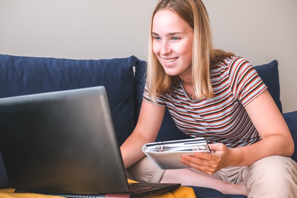 Travailler-a-domicile-sur-son-ordinateur