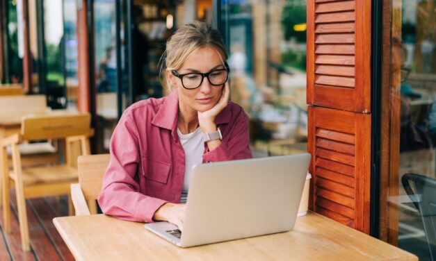 Devenir community manager ou assistante virtuelle : quel métier choisir ?