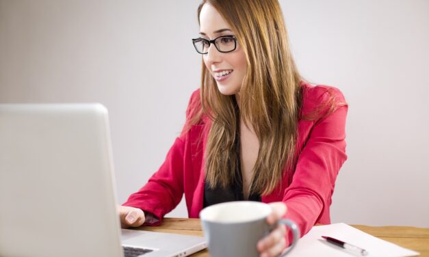 Assistante Virtuelle : Le Top des Avantages et Challenges du Métier