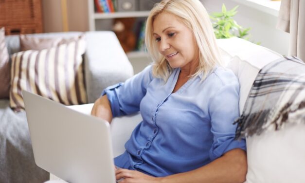 7 métiers en ligne à faire de chez soi quand on a 40 ans et plus