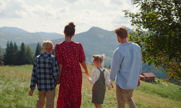 Comment devenir une famille nomade en 2026 : statut, démarches et argent
