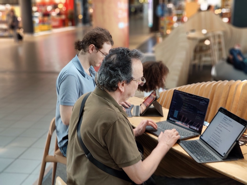 Nomade digital 50 ans travailler depuis un co working a l aeroport
